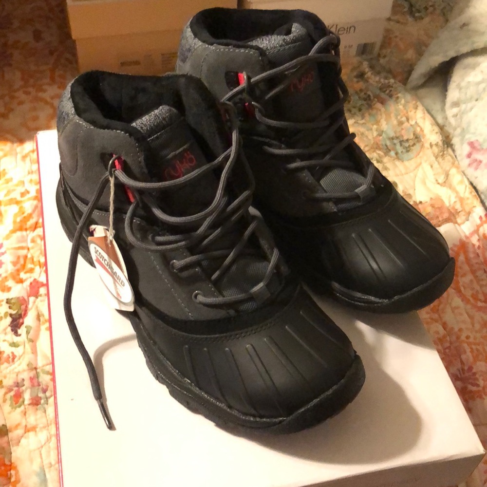 Ryka Mallory water repellant shoes
